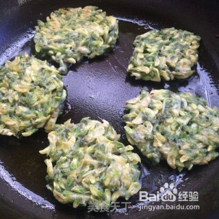 槐树花饼的做法