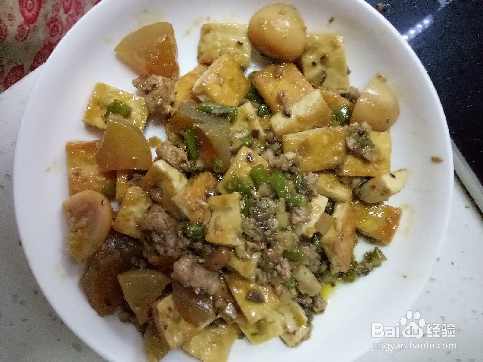 剩肉酱炒皮蛋豆腐