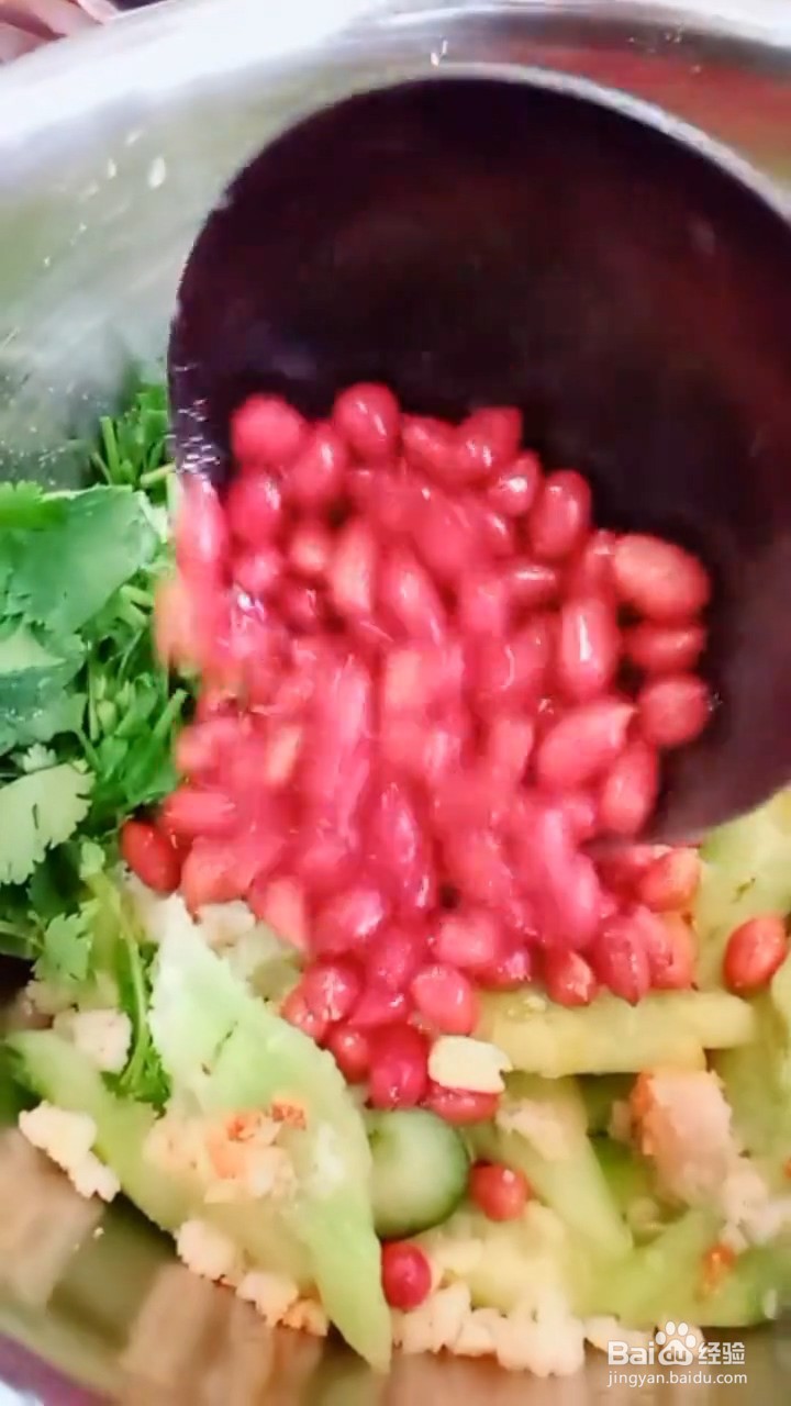 如何腌制美味爽口的手拍黄瓜