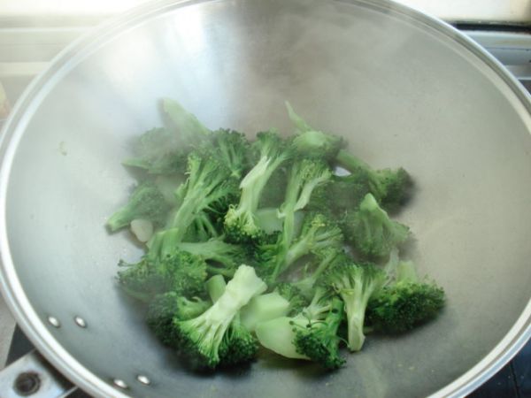 午餐肉炒西兰花