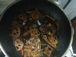 自制周黑鸭～鸭肠鸭脖鸭锁骨藕片海带～