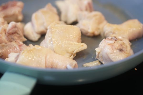 虽然不是正宗台式三杯鸡