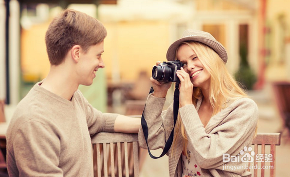 如何跟不认识的男生要微信