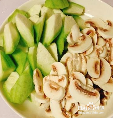 如何做丝瓜平菇牛肉汤