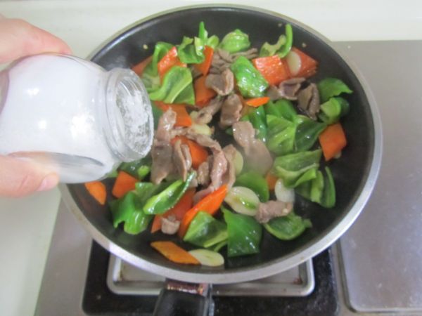 青椒胡萝卜炒鸭脯肉
