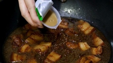 如何做一道东北口味的猪肉炖粉条？