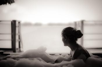 如何在家中浴缸弄泡泡浴？