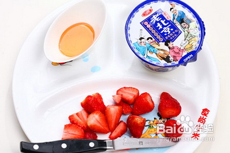 春季最受热捧的鲜果酸奶——草莓酸奶