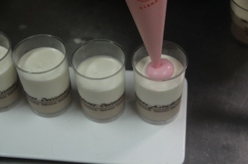 巧克力芒果草莓慕斯杯