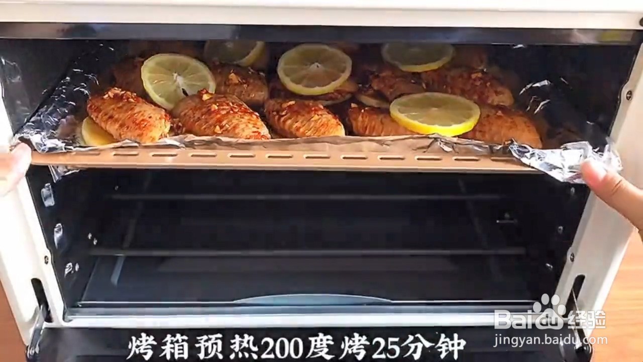 如何在家制作外焦里嫩的柠檬烤翅