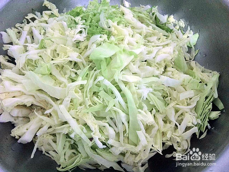 圆白菜炒饼条的做法