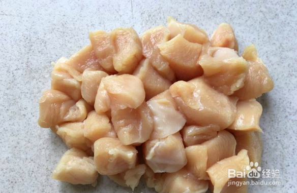 秋葵炒鸡丁的做法