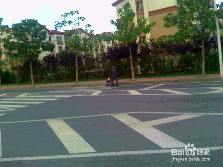 外出行人要安全行走