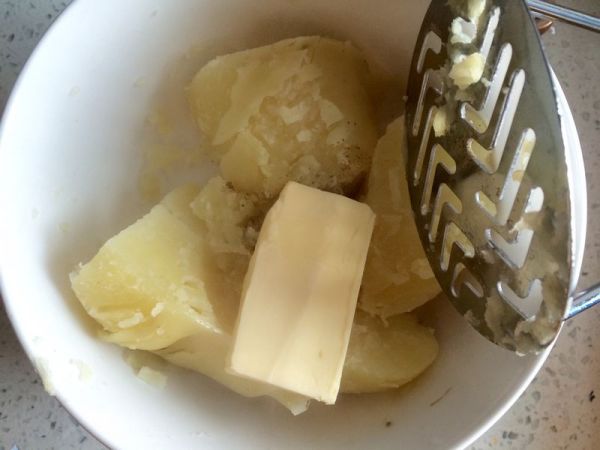 金枪鱼土豆色拉藜麦饭团