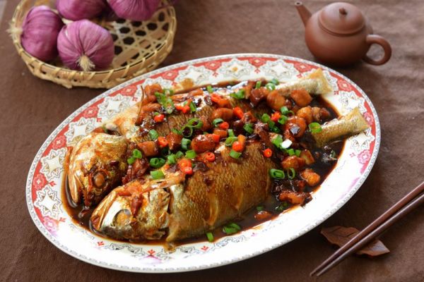 五花肉烧黄花鱼