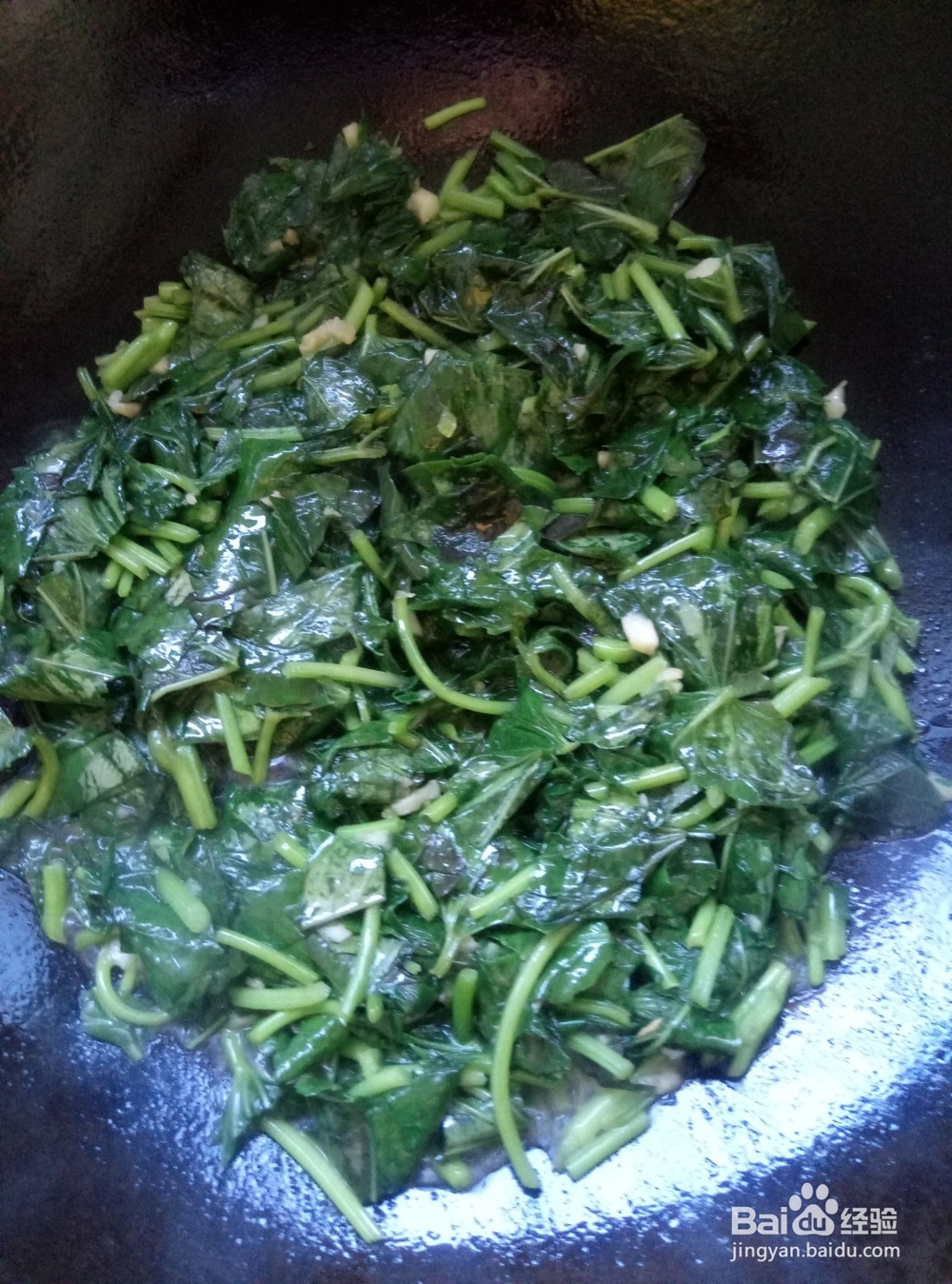 家常菜-宝宝都爱吃的蒜蓉炒红薯叶