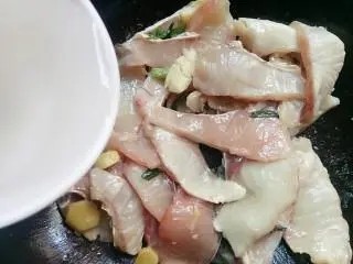 豆芽炖草鱼