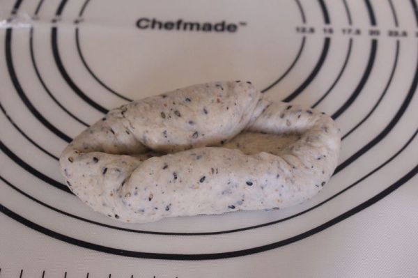 黑芝麻无花果软欧