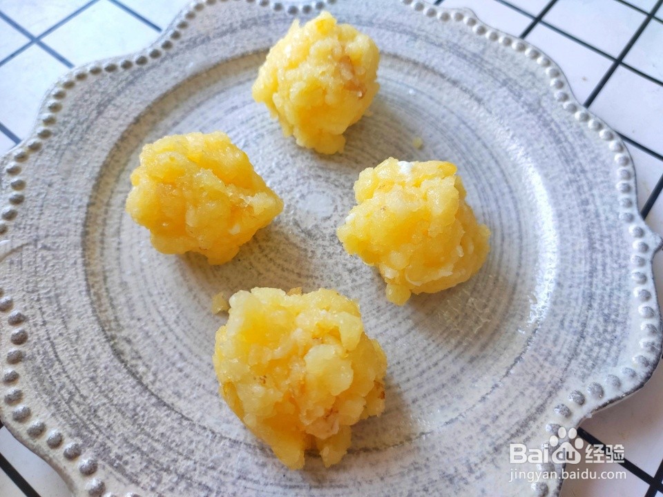 外酥里嫩，层次分明懒人蛋黄酥新做法。