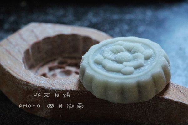 红豆沙冰皮月饼