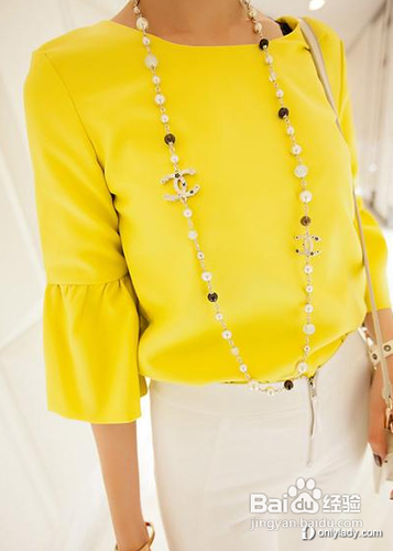 潮女显瘦显高气质搭配 复古甜美修身彰显魅力