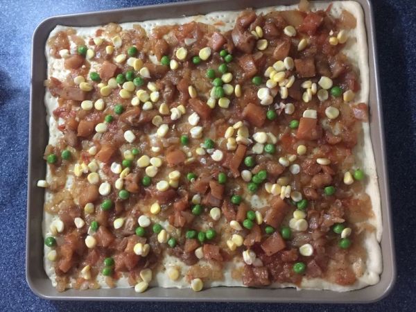 火腿鸡丁时蔬披萨