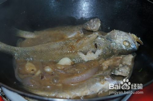 洋葱香煎大黄鱼的做法