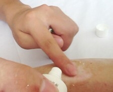 白斑遮盖液怎么使用