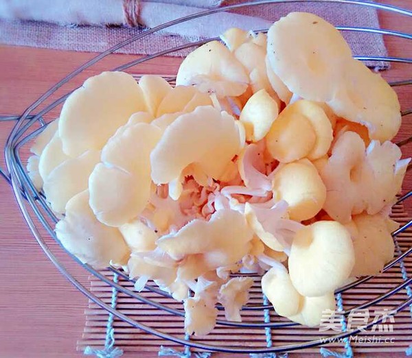 鸡蛋炒黄蘑的做法