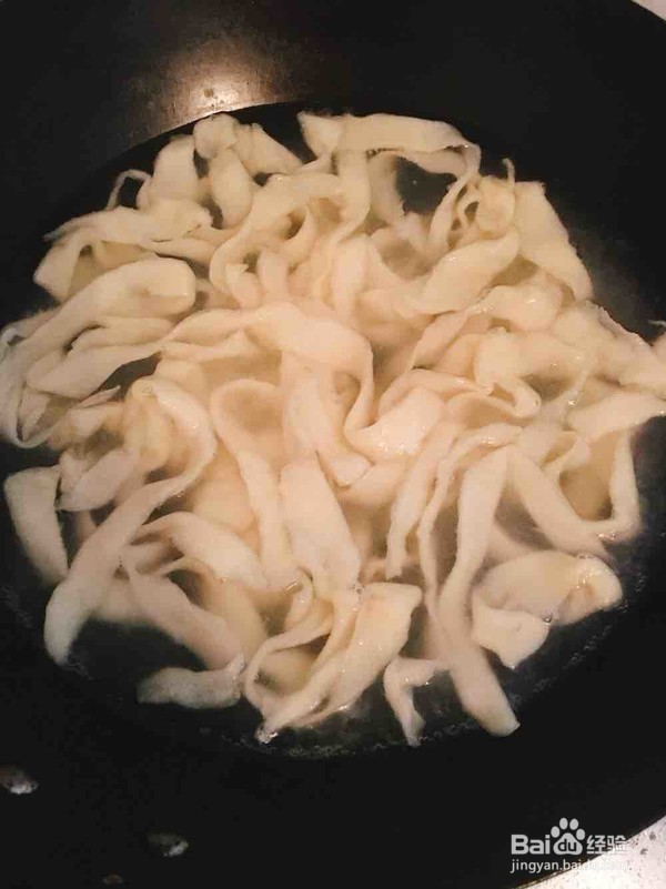 教你做红烧香辣肥肠面