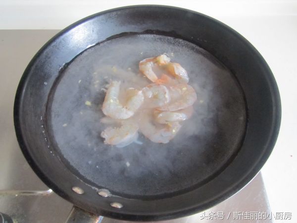 虾仁苦菊拌干丝