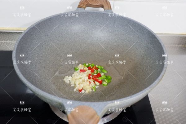 泡椒藕带炒鸡胗