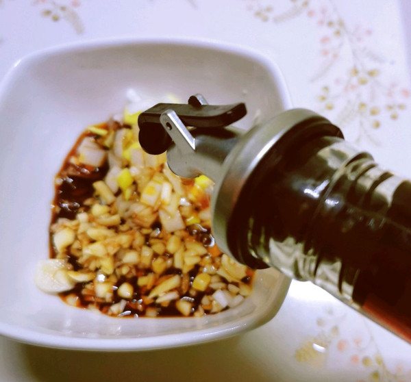 吮指藤椒油焖虾