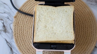 果酱蜜豆三明治的做法