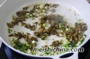 制作腌菜炒汤圆