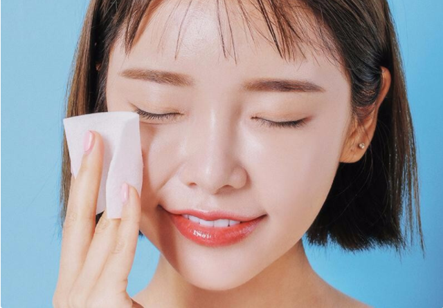 油性皮肤很油是不是缺水？需要补水吗