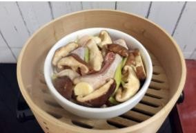香菇炖鸡肉的家常做法