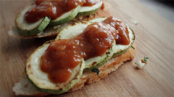 西葫芦开放式三明治