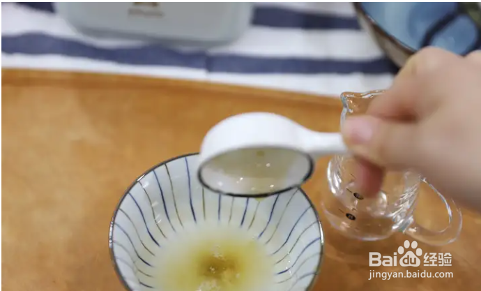 在家学做草莓冰淇淋