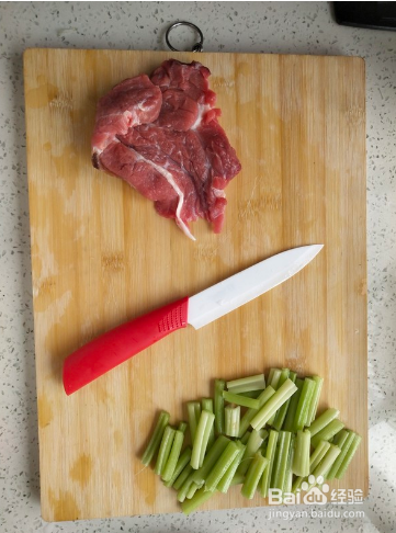 制作芹菜炒肉