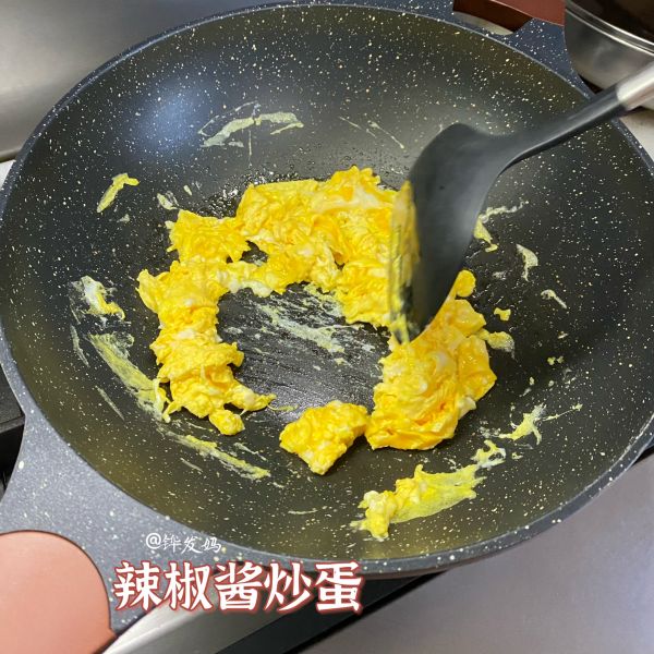 蒜蓉辣椒酱炒蛋