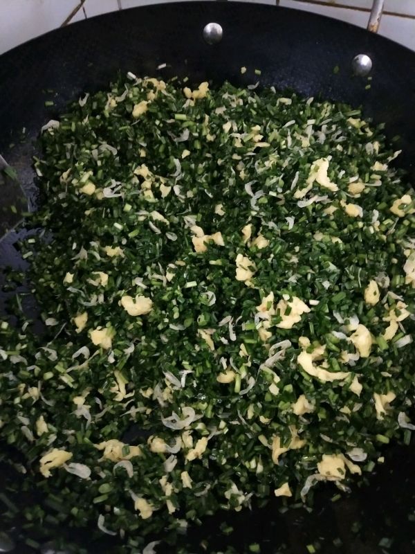 经典韭菜鸡蛋虾皮馅饼