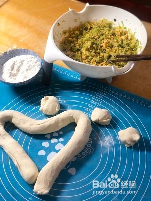 会连续吃八个的萝卜馅饼