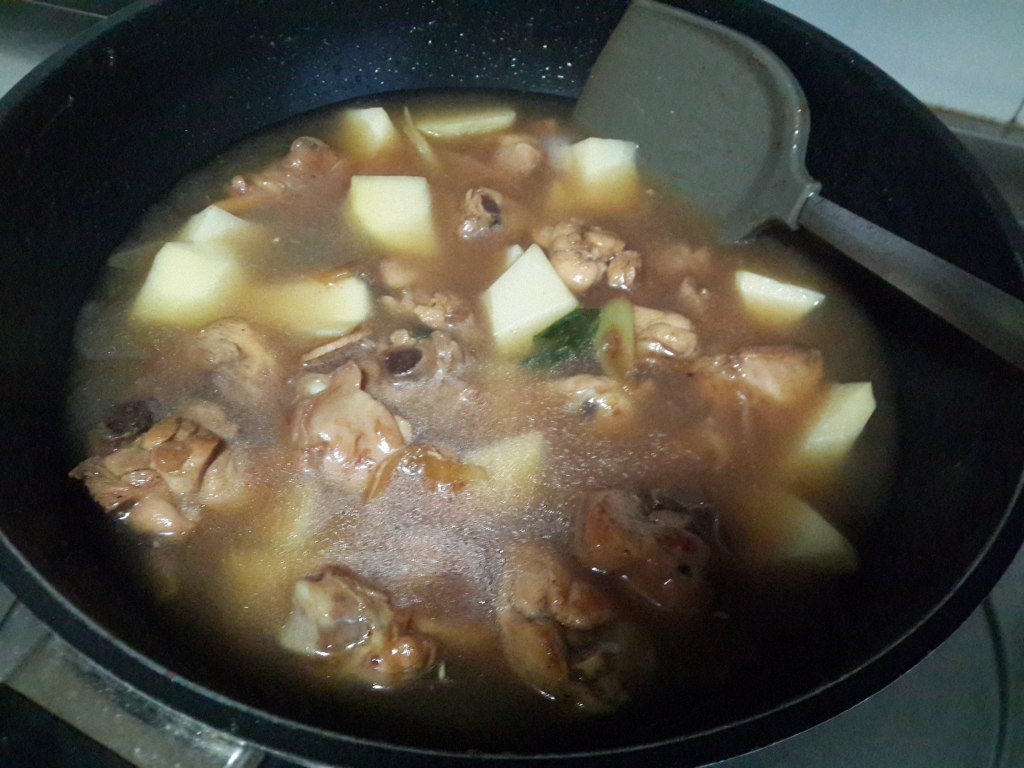 土豆炖鸡腿的做法，有了这个午餐何愁吃不下！