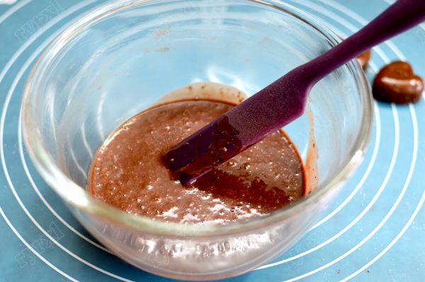 咸焦糖巧克力杯蛋糕