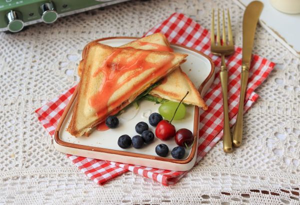 火腿鸡蛋三明治