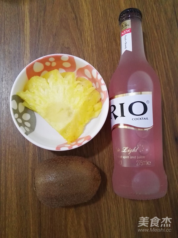 菠萝弥猴桃鸡尾酒