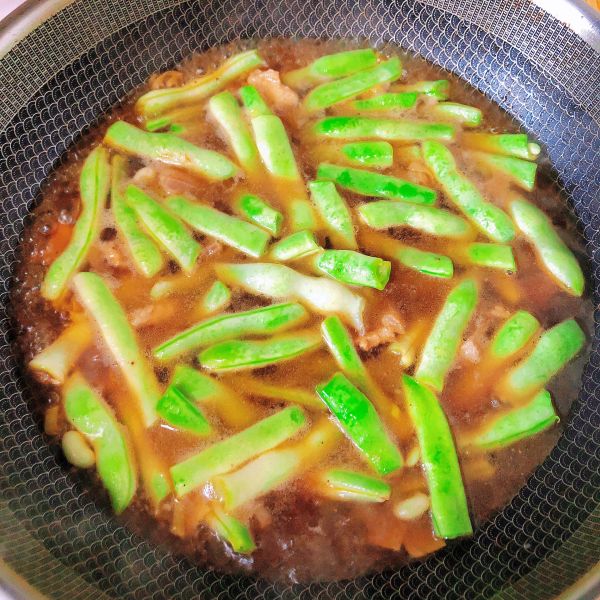 五花肉扁豆焖面