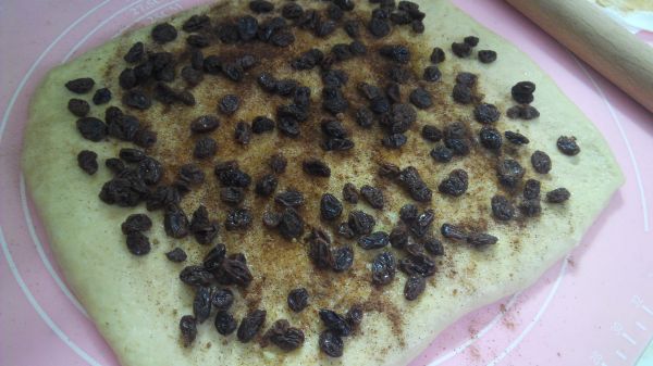 葡萄肉桂卷面包