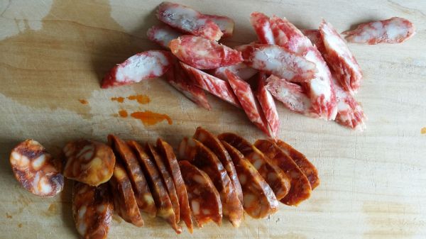 红烧排骨腊味双拼煲仔饭